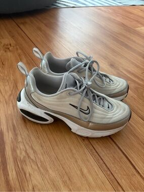 Nike White & Silver Women's Sneakers